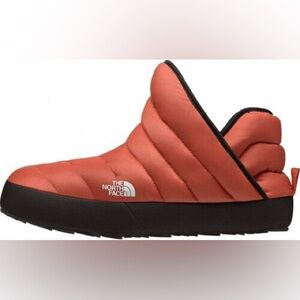 NWOT Booties by The NORTHFACE. Thermoball Traction Booties (unisex)